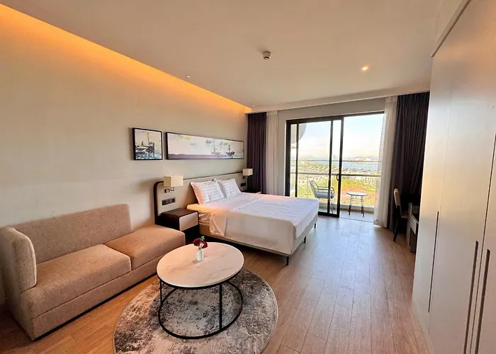 Khách sạn hẻo lánh Terra Bay Citadines Hạ Long